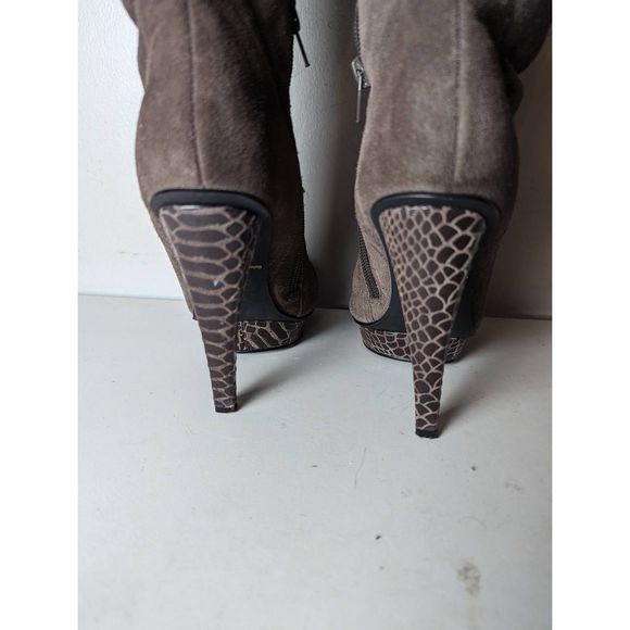 BAKERS Lila Brown Suede Over The Knee Boot Size 6B - Picture 9 of 12